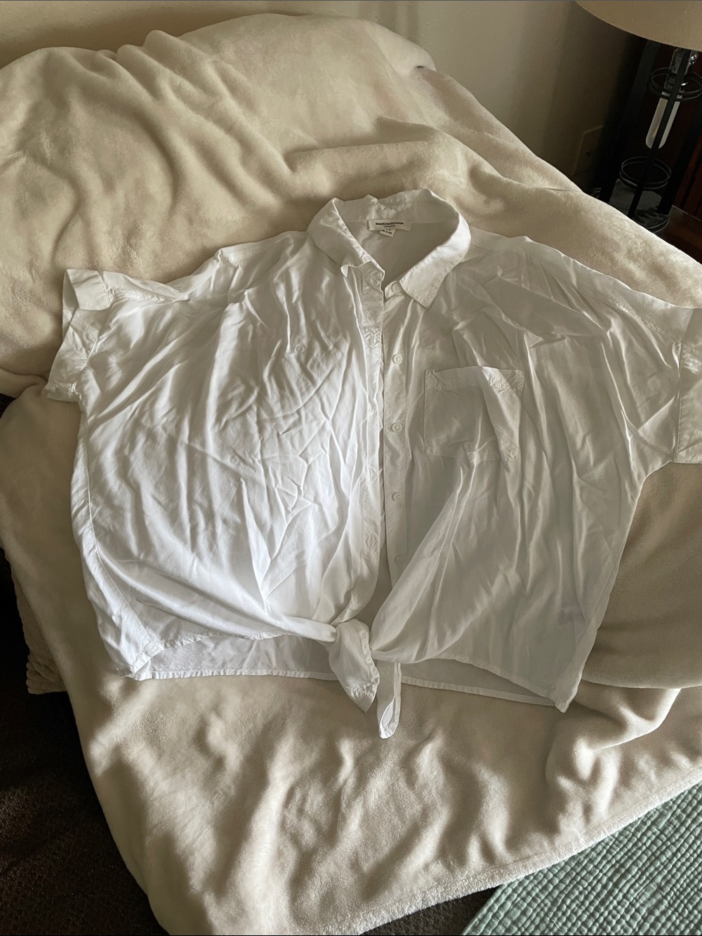 beachlunchlounge White Short-Sleeve Button-Front Tie Shirt